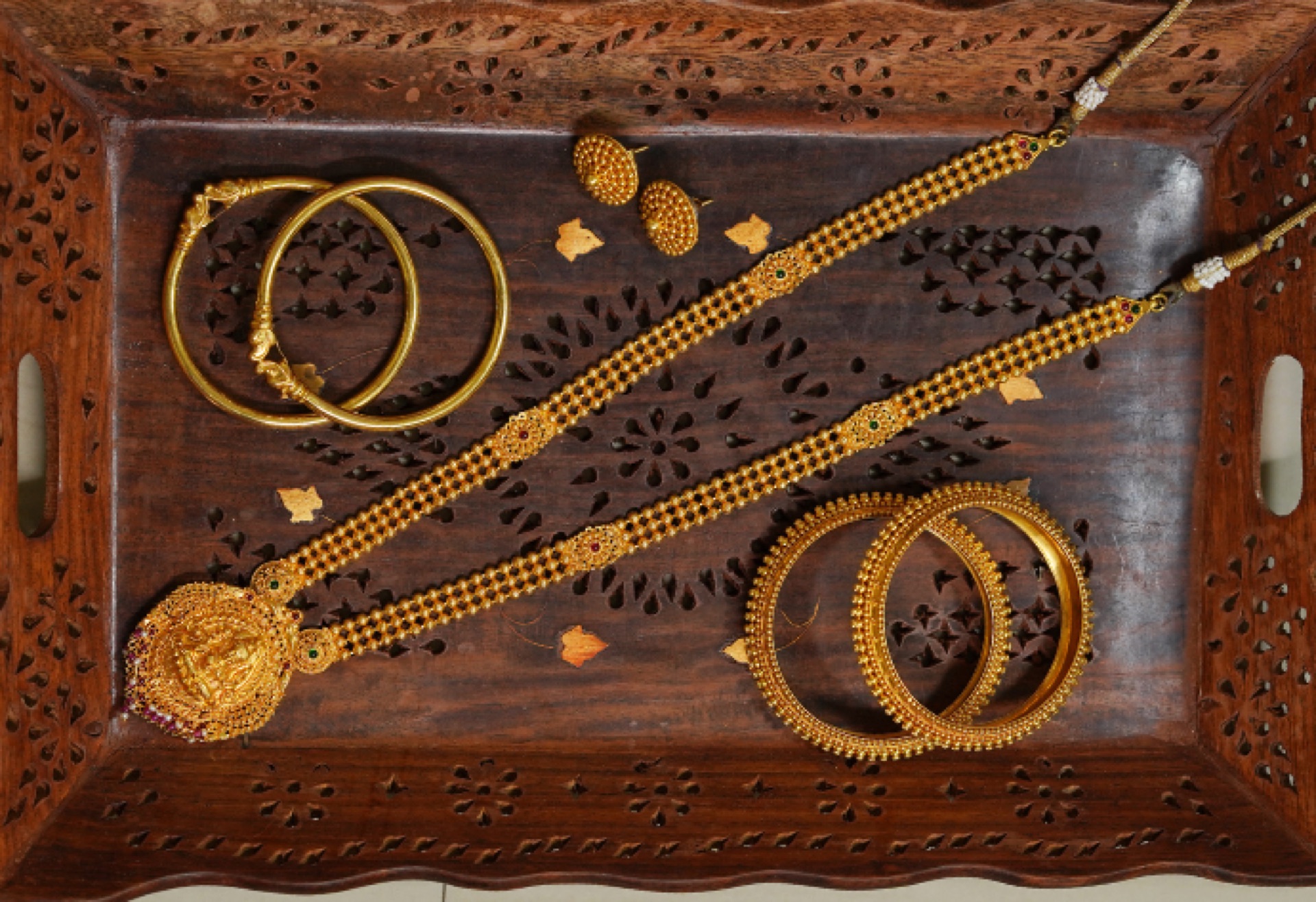 Traditional gold jewellery set by Bavane Jewellers in Kodoli